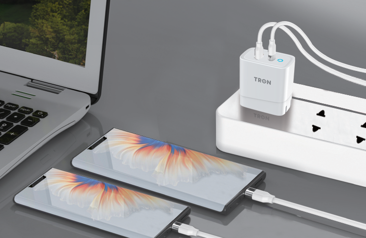 TRON Qi 20W Dual-Port Power Adapter — USB-C + USB-A, Fast Charging (view 4)